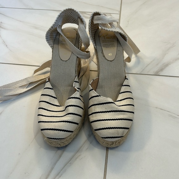 Brand new never worn out doors size 40 Pimaz lace up wedges. - Picture 1 of 5
